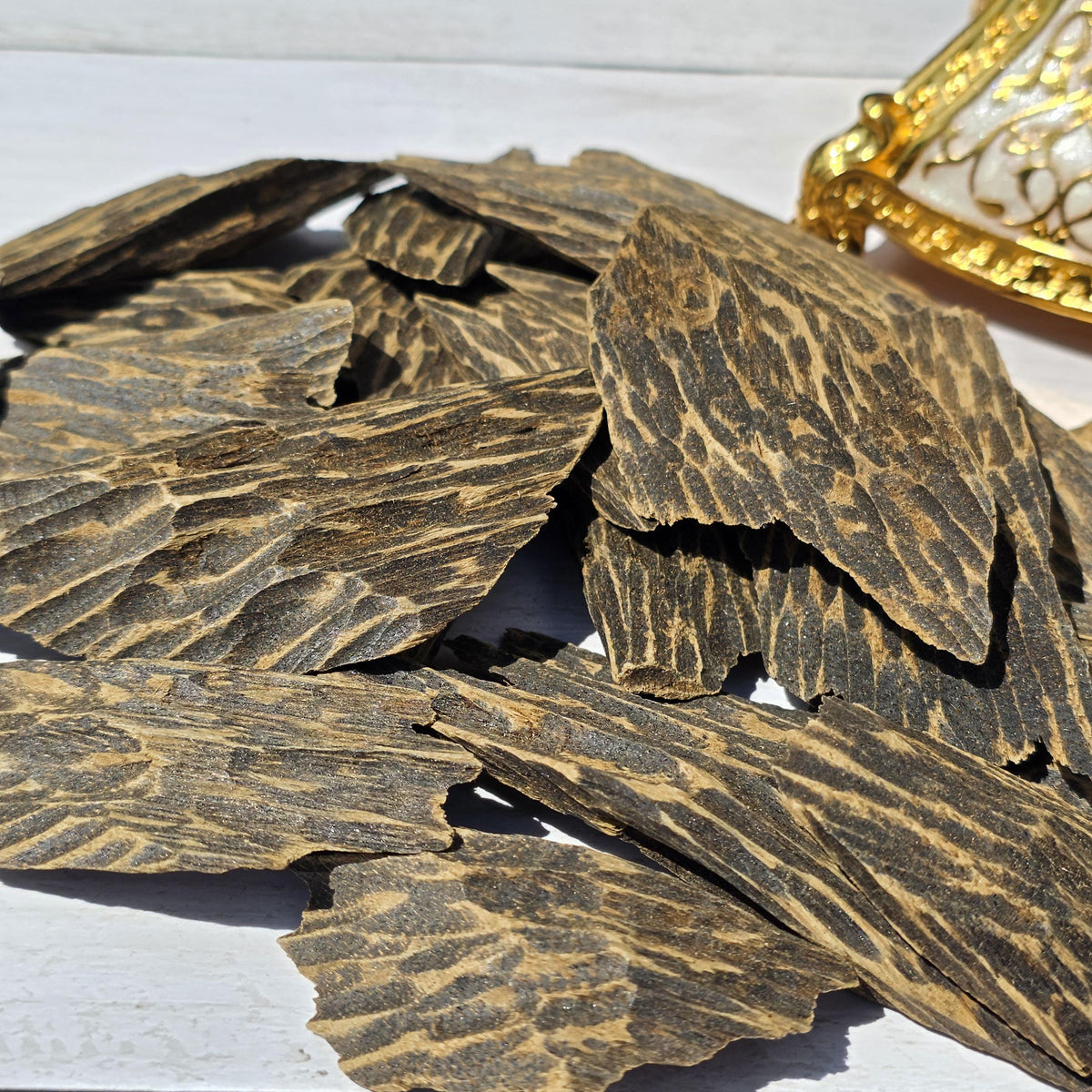 Seufi Super Muhassan Oud Chips – Vietnamese Agarwood Infused with Natural Oud Resin | Rich, Woody & Smooth