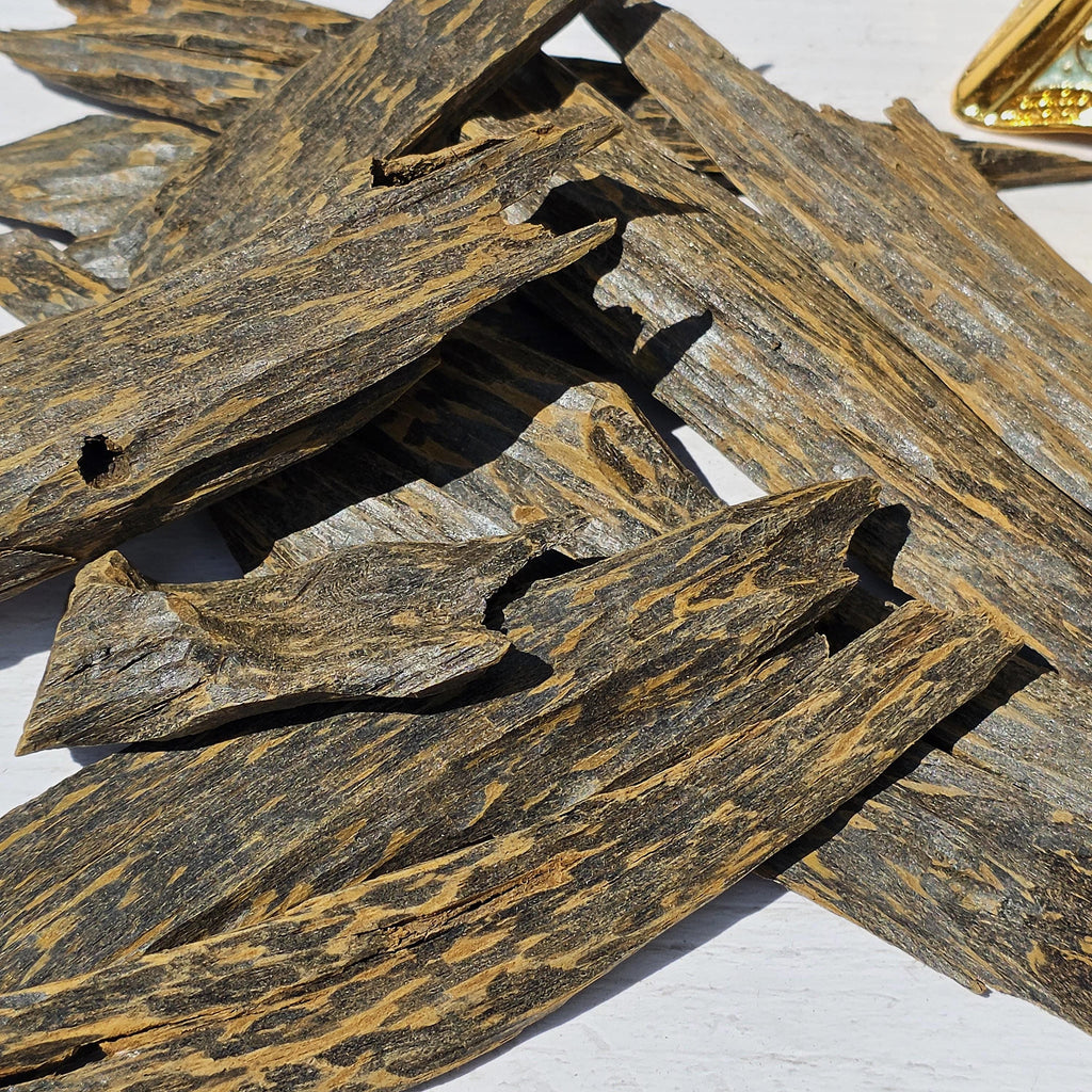 Kalimantan Muhassan Oud Chips – Double Super Vietnamese Agarwood Infused with Indonesian Oud Resin | Rich, Smooth & Resinous