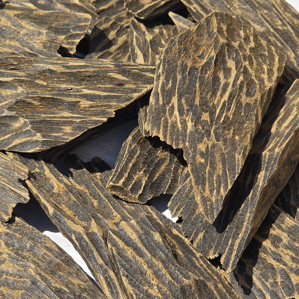Seufi Super Muhassan Oud Chips – Vietnamese Agarwood Infused with Natural Oud Resin | Rich, Woody & Smooth