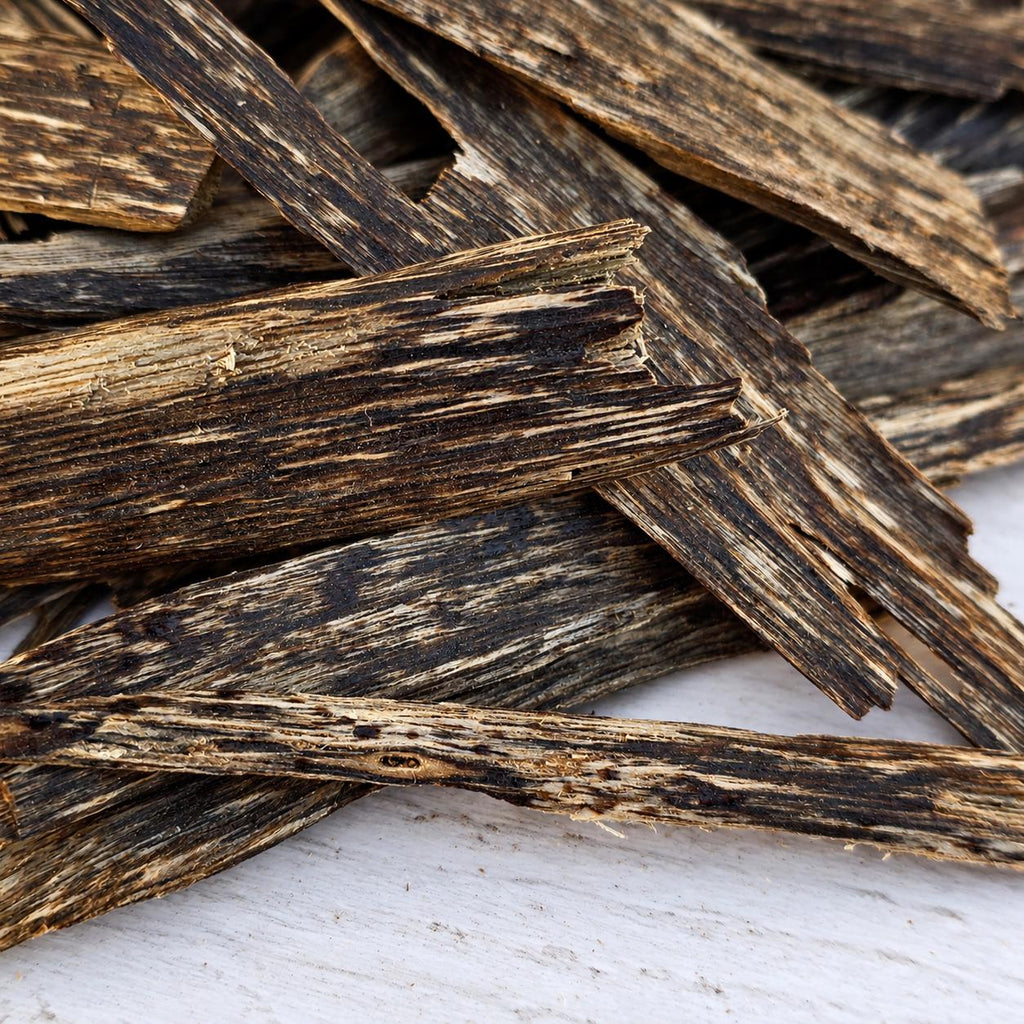 Wild Kalimantan Oud Chips – Super Grade | Natural Borneo Agarwood Chips | Sweet Indonesian Oud Wood Incense