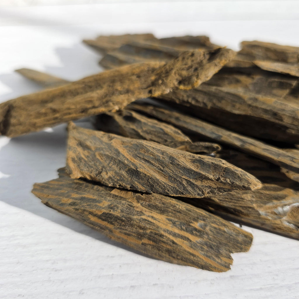 Maroke Live Enhanced Muhassan Oud Chips – Vietnamese Agarwood Infused with Papua Oud Oil and Resin | Sweet, Deep & Smoky