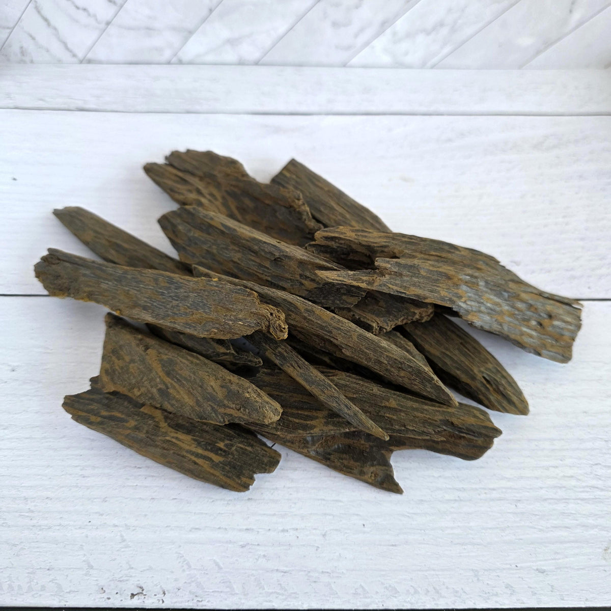 Maroke Live Enhanced Muhassan Oud Chips – Vietnamese Agarwood Infused with Papua Oud Oil and Resin | Sweet, Deep & Smoky