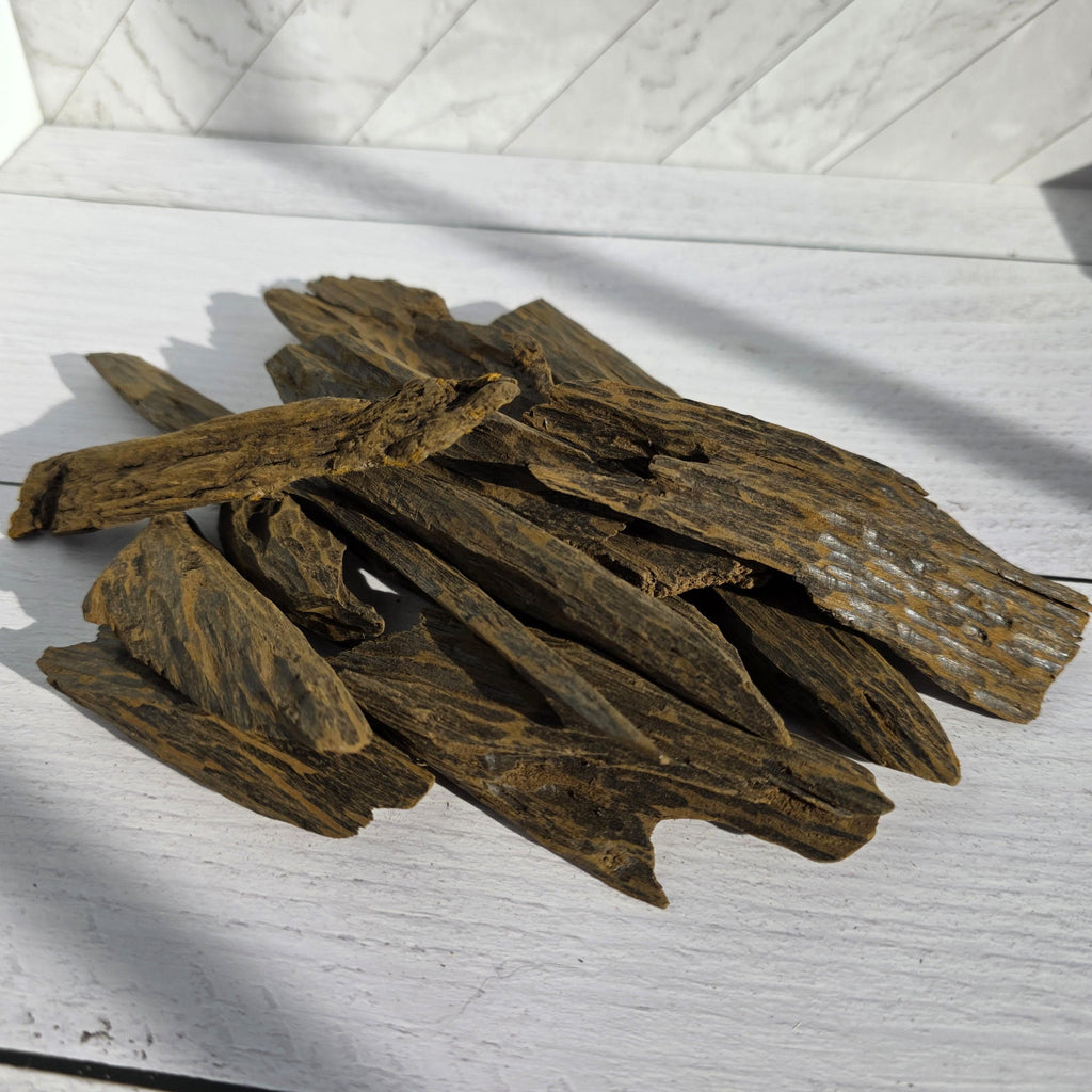 Maroke Live Enhanced Muhassan Oud Chips – Vietnamese Agarwood Infused with Papua Oud Oil and Resin | Sweet, Deep & Smoky